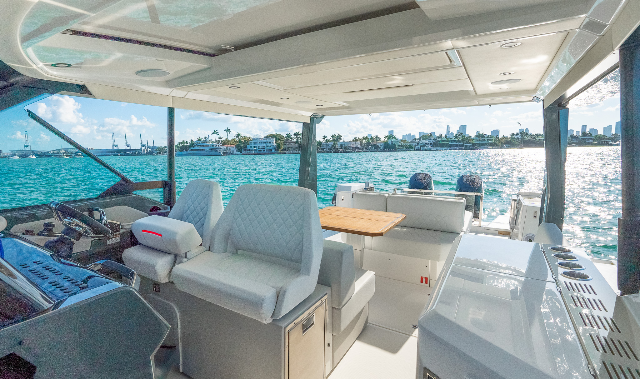 Yacht Photo 13